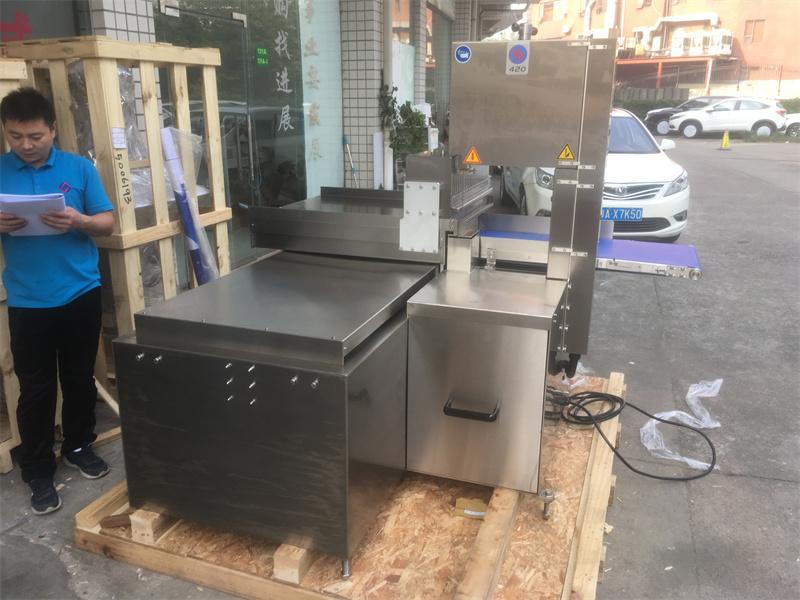 全自動鋸骨機對凍肉切割加工廠的作用，大得你無法想象