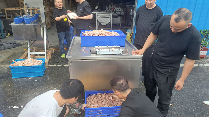 豬蹄加工不用愁，新鮮豬腳豬肘開(kāi)半切塊一機(jī)多用